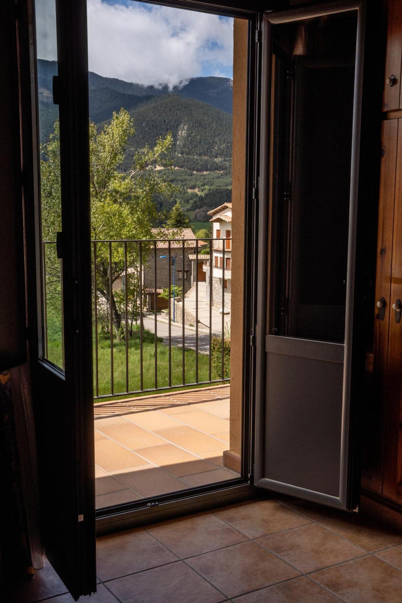 Hostal Cal Francisco Gosol Exterior photo